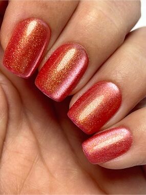 Winsome Waverly Short Squoval Holo Press-On Nails in Coral Pink